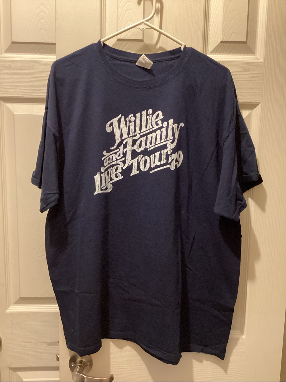 Willie and Family Navy Graphic MENS T-shirt medium